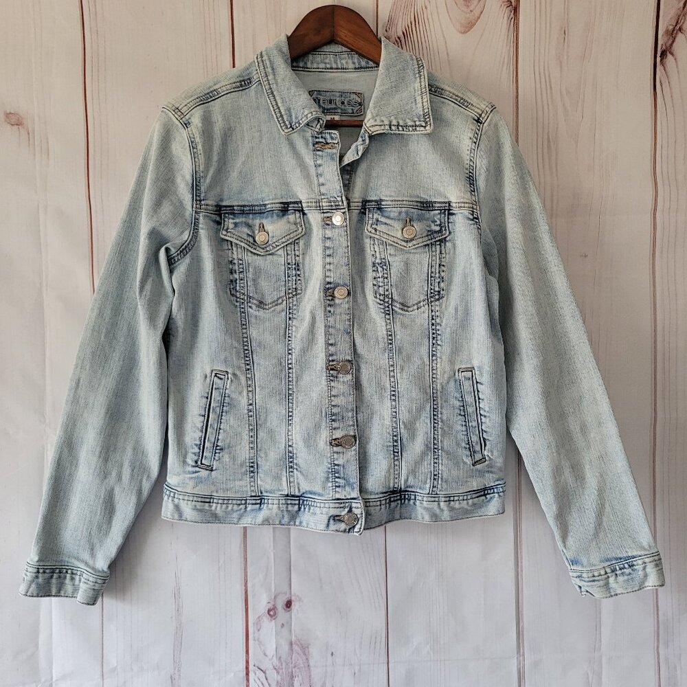Maurices Denim Jean Jacket Women’s M Classic Button Front w/ Button Faded Wash